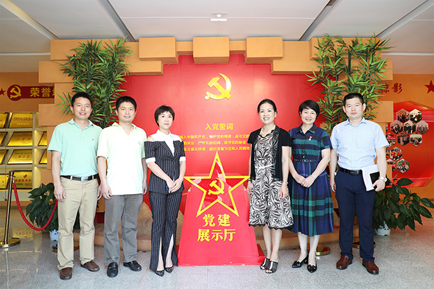 湖南省市場監(jiān)督管理局知識產(chǎn)權(quán)保護(hù)處副處長周衛(wèi)東一行蒞臨綠之韻調(diào)研指導(dǎo)