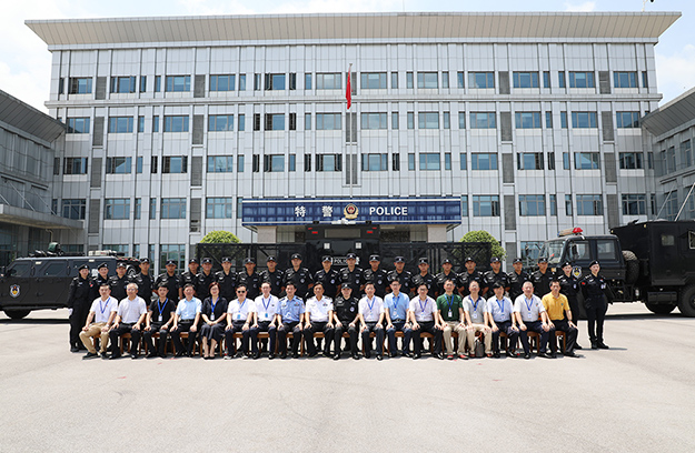 長沙市公安局特邀形象監(jiān)督員胡均安受邀赴市特巡警支隊(duì)調(diào)研