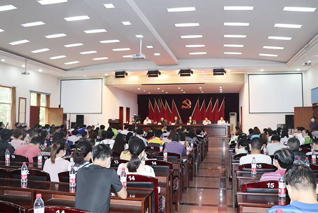 綠之韻集團(tuán)董事長(zhǎng)胡國(guó)安隨湖南省政協(xié)調(diào)研組安鄉(xiāng)調(diào)研