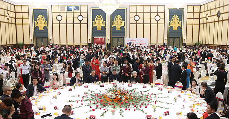 “家溫暖，愛相隨”——綠之韻2014慈善名流感恩答謝晚宴隆重舉行