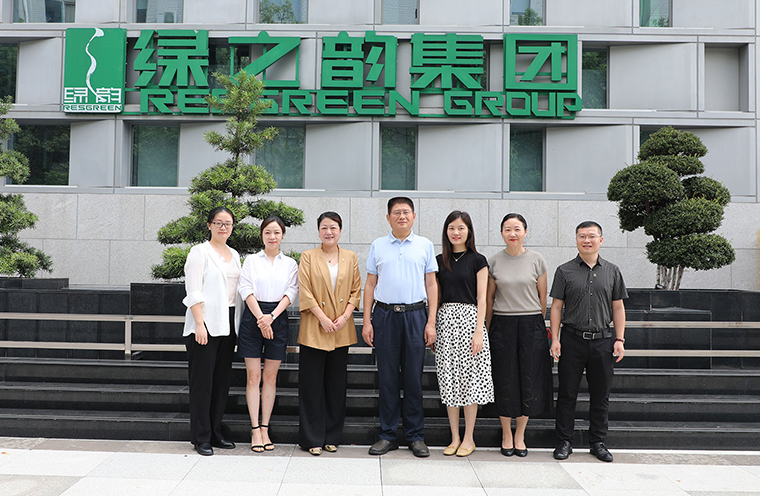 湖南省藥品監(jiān)督管理局黨組成員、副局長(zhǎng)覃永忠一行蒞臨綠之韻集團(tuán)調(diào)研