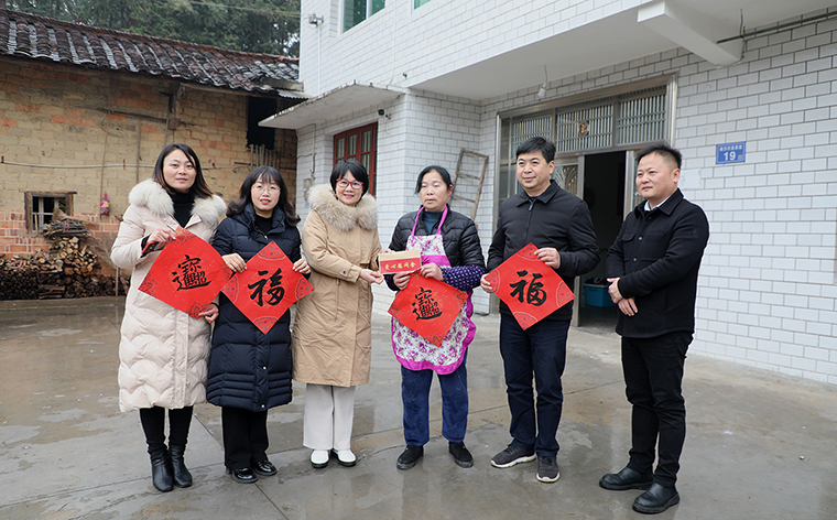 綠之韻集團(tuán)參加長沙市工商聯(lián)、市光彩事業(yè)基金會新春走訪慰問活動