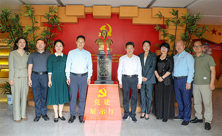 湖南省政協(xié)提案委員會(huì)主任袁海平一行蒞臨綠之韻集團(tuán)調(diào)研