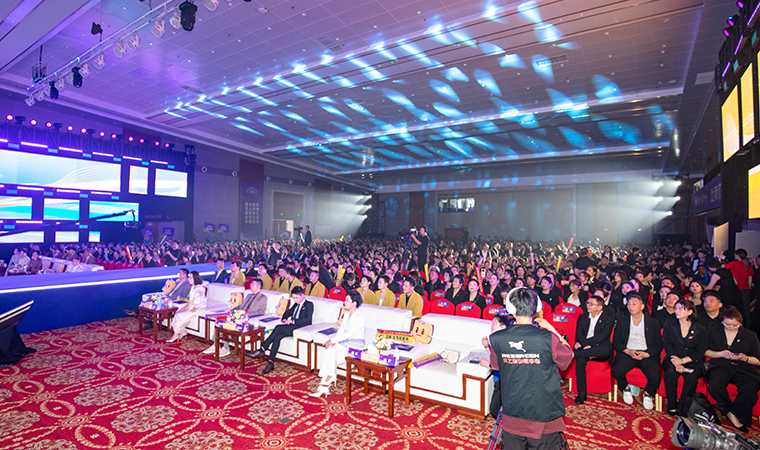 步步向前·一路生花——綠之韻幸福國際2025春季產(chǎn)品分享官頒獎(jiǎng)盛典暨享居足護(hù)儀上市發(fā)布會(huì)成功舉行