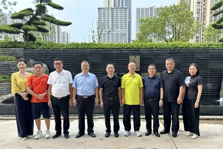 安化縣政協(xié)主席胡能華一行蒞臨綠之韻中心調(diào)研