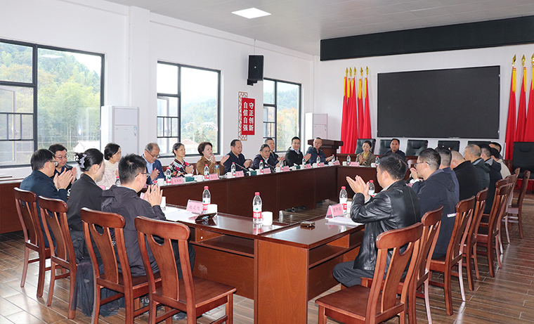 胡國安代表陪同長沙市人大常委會副主任李平一行赴瀏陽調研鄉(xiāng)村振興工作