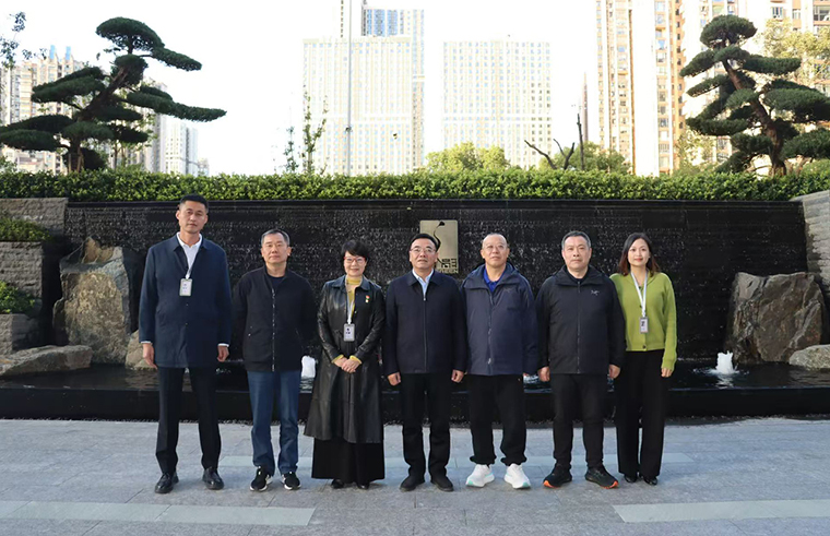 長(zhǎng)沙市人大常委會(huì)副主任李偉群一行蒞臨綠之韻中心調(diào)研