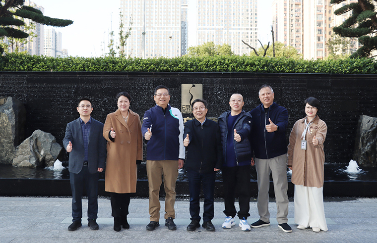 湖南省政協(xié)副主席賴明勇一行蒞臨綠之韻中心宣講黨的二十屆四中全會(huì)精神并調(diào)研企業(yè)發(fā)展