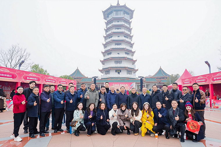 胡國(guó)安董事長(zhǎng)參加第二屆致安優(yōu)品推介會(huì)暨湖南致福年貨節(jié)啟動(dòng)儀式，綠之韻特色產(chǎn)品獲贊譽(yù)