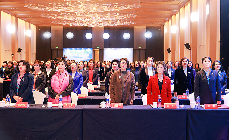 勞嘉總裁出席2025年湖南省女企業(yè)家協(xié)會(huì)年會(huì)，榮膺“卓越貢獻(xiàn)獎(jiǎng)”